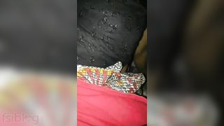 Shy Dehati Bhabhi vagina show MMS video