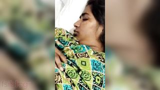 Sleeping wife pussy show MMS video