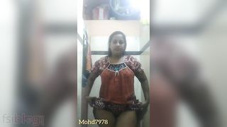 Desi aunty bare selfie clip taken for her secret bf