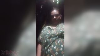 Older Tamil boob show clip MMS