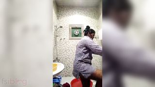 Telugu wife suit change in baths video MMS