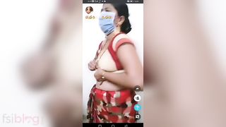 Sexy Indian aunty XXX striptease show on live cam