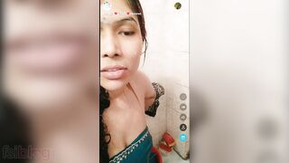 Naughty Desi girl uploads a new XXX video on a social network
