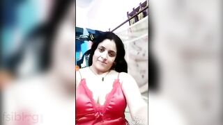 Desi mature slut strips slowly to show her XXX body to horny lover