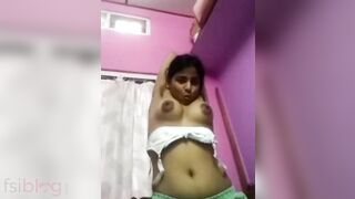 Desi college XXX girl showing her perfect boobs on selfie video