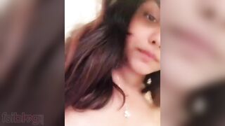 Desi XXX wife exposes nude breasts with pale nipples in MMS video