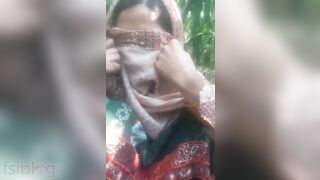 XXX whore rocks out with Desi boy who makes an MMS video in nature