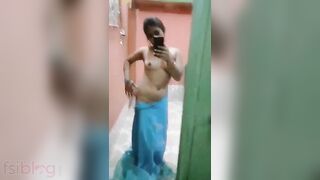 Amateur Desi gal takes off sari to show all her perky XXX assets