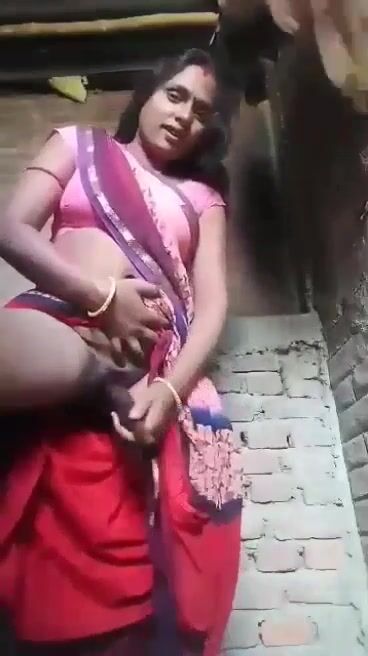 Indian Dehati Poan - Desi porn of Dehati Bhabhi who has XXX fun with rolling pin in pussy :  INDIAN SEX on TABOO.DESIâ„¢