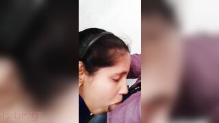 Lucky dude has his small XXX cock blown by skillful Desi girlfriend