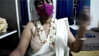 Super Tamil Desi XXX chick dildoing her chubby pussy on cam