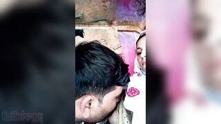 Desi friend energetically sucks Pakistani Bhabhi's nipples in XXX video