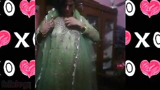 Married Paki XXX wife is interested in pussy-penetration by Desi man