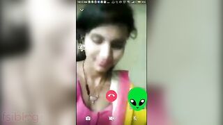 Beautiful Indian XXX girl showing her boobs on video call with her boyfriend
