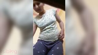 Nasty Desi XXX girl makes nude video for her boyfriend during the period