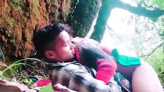 Cheating Dehati XXX wife gets her Desi pussy fucked outdoors MMS