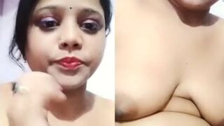 Sexy Desi XXX bitch plays with her unsatisfied body on live cam