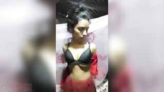 Bengali Desi village XXX girl takes sexy nude selfie video MMS