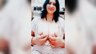 Indian mature XXX woman shows her super big boobs on camera