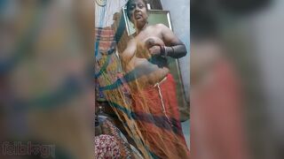 Village bhabhi gets caught on XXX cam when showing her Desi tits