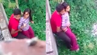 Two Indian lovers caught fucking in outdoor garden in Desi mms video