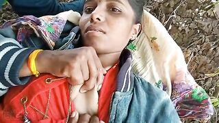 Village old aunty outdoors sex MMS video with her bf