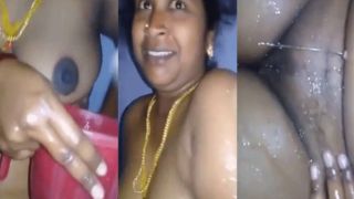 Breasty aunty nude bath Bengali undressed MMS movie