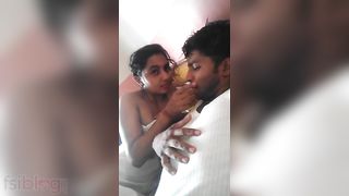 Fresh desi sex video brought to u by XVideos