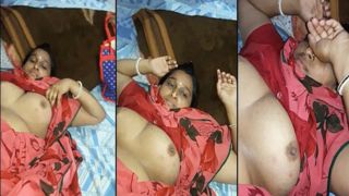 Lustful older Desi wife shows her sexy intimate body parts