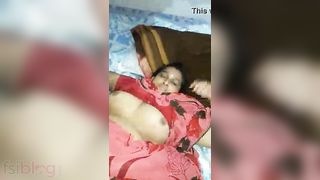 Lustful older Desi wife shows her sexy intimate body parts