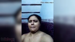 Sexy corpulent Indian wife bathing selfie episode just arrived