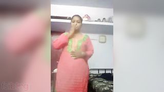 South Indian corpulent gal strip tease video