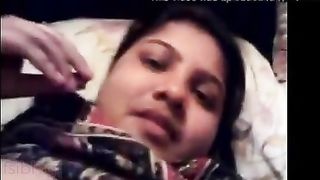 Cumbrous bhabhi acquires her twat fingered and screwed by spouse