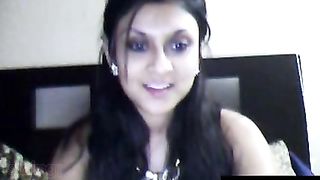 Hawt NRI Bhabhi Masturbates For Boyfriend On Webcam