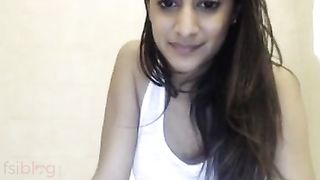NRI College Gal Exposes Exposed Body On Webcam