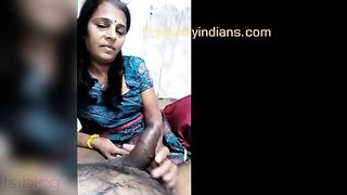 Indian sex of Aged bhabhi playing with paramours jock